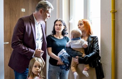 Nowi lokatorzy z ul. Witczaka 7 odebrali klucze
