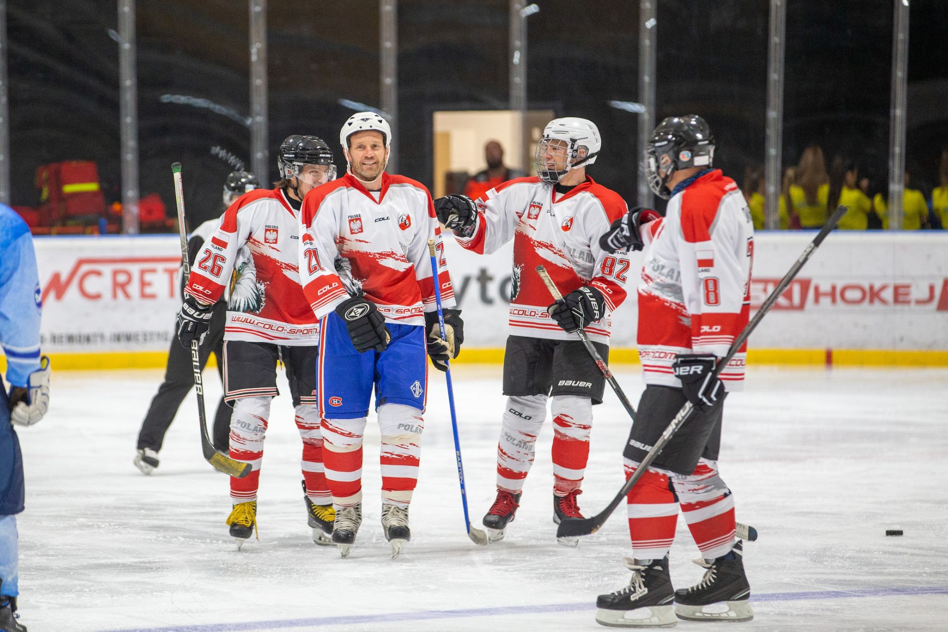 Zdjęcie zawodników meczu hokejowego 