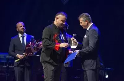 MUZY i WENY trafiły w ręce kolejnych zasłużony