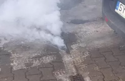 Dym w kanałach w obronie przed podtopieniami