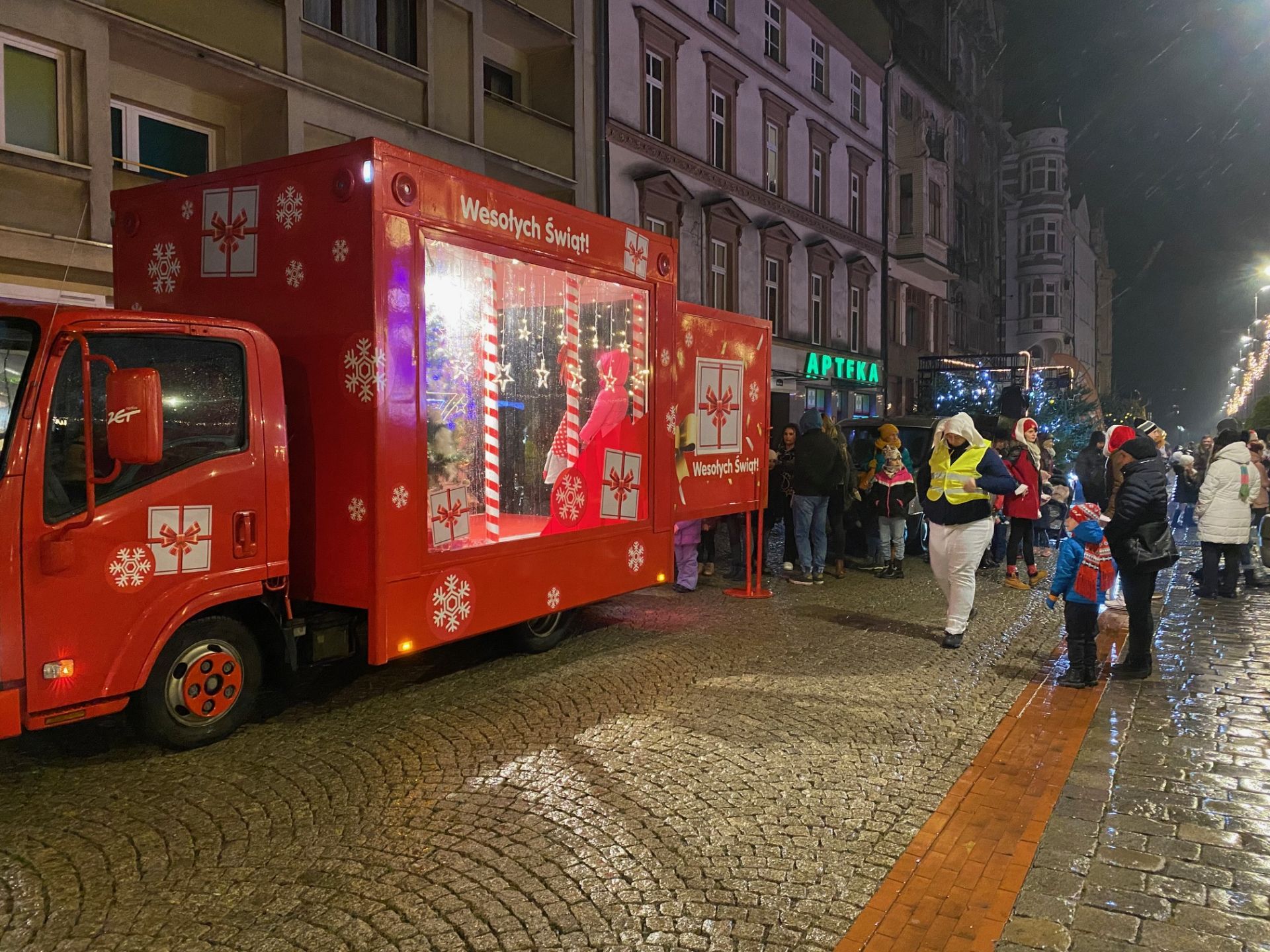 Świąteczna parada ze św. Mikołajem przeszła dzisiaj ulicami Bytomia