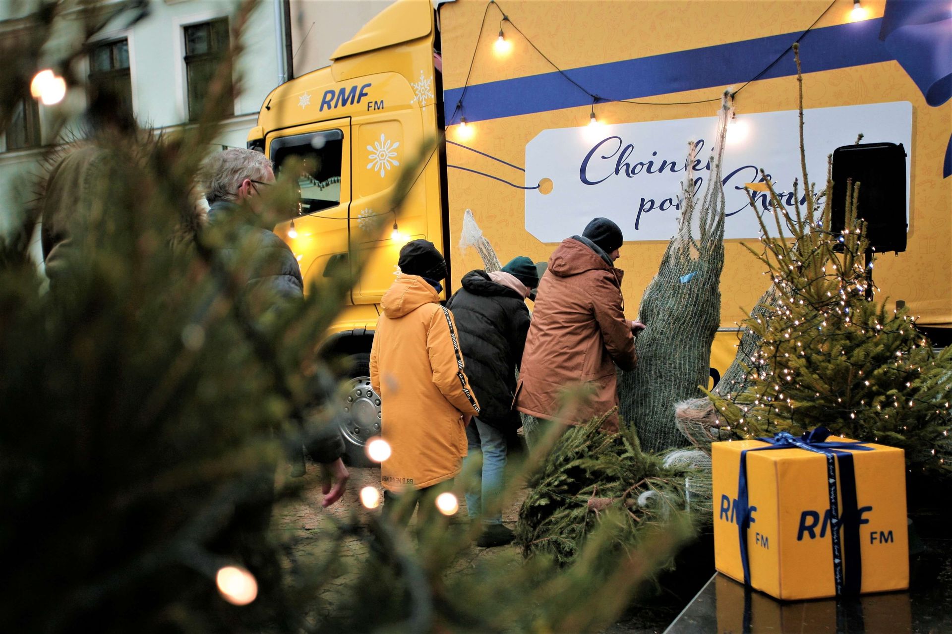 RMF FM będzie rozdawać 18 grudnia choinki na bytomskim Rynku RMF FM będzie rozdawać 18 grudnia choinki na bytomskim Rynku