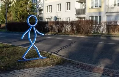 W 10 lokalizacjach staną odblaskowe sylwetki pies
