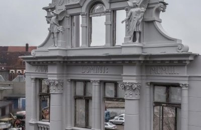 Kwietniewskiego 11 - wykonawca odsłonił zabytkow