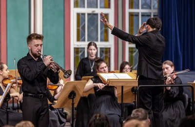 Kosmiczny koncert dyplomantów