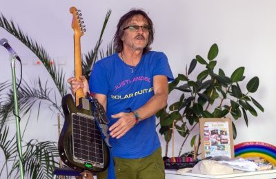 Koncert na solarnej gitarze w Lokalu w Bytomiu