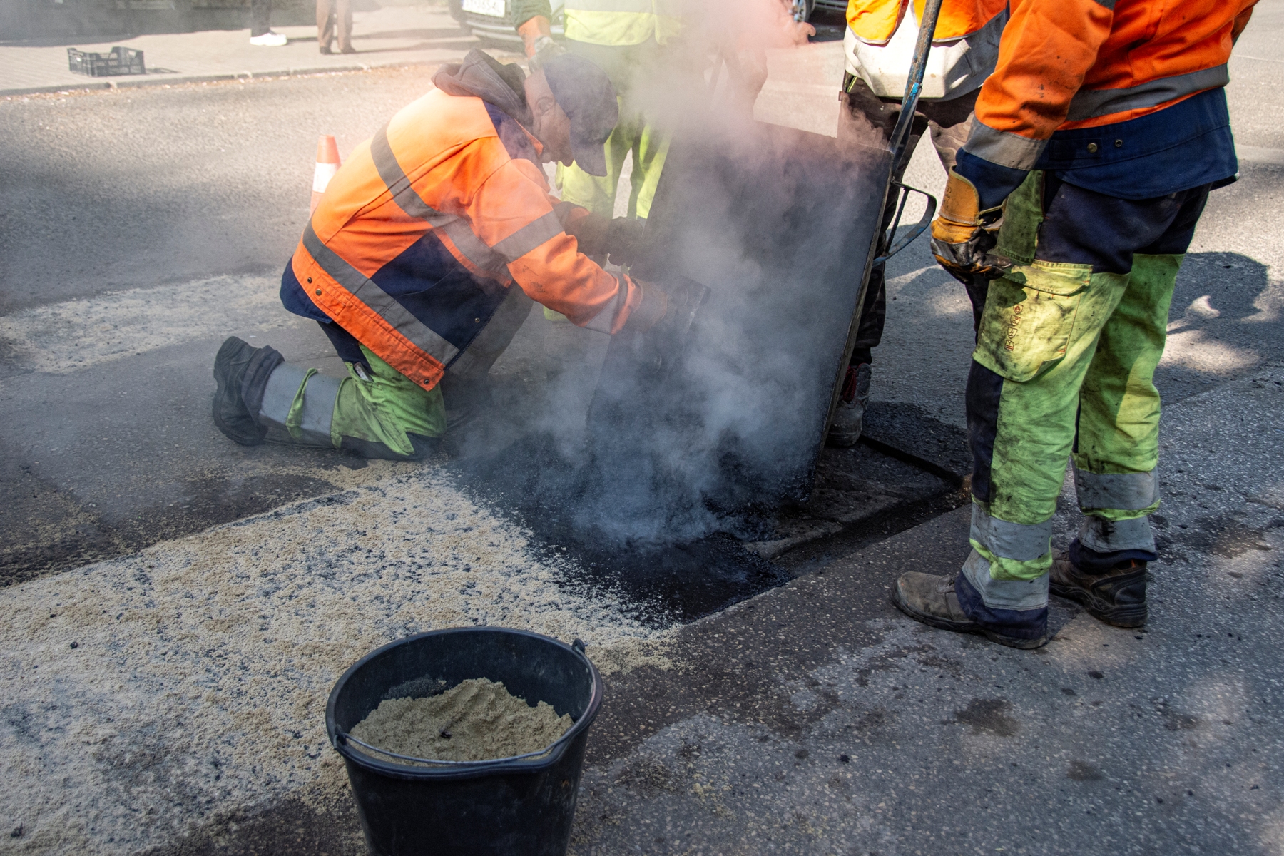 Rusza kolejny etap łatania dziur w drogach po zimie
