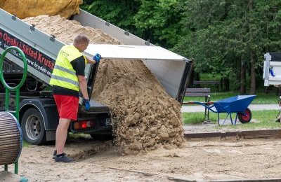Piasek i żwir na placach zabaw zostanie wymienion