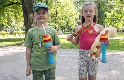 Park pełen dziecięcej radości