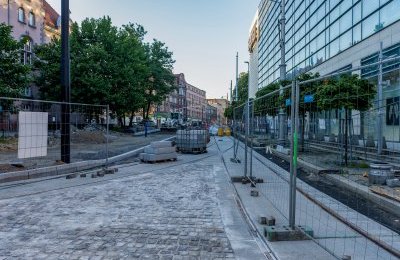 Rozwieszanie nowej sieci trakcji tramwajowej na ul