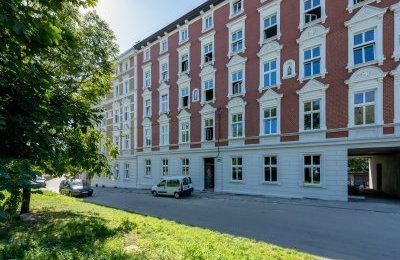Kamienice przy ul. Staromiejskiej z odnowionymi el