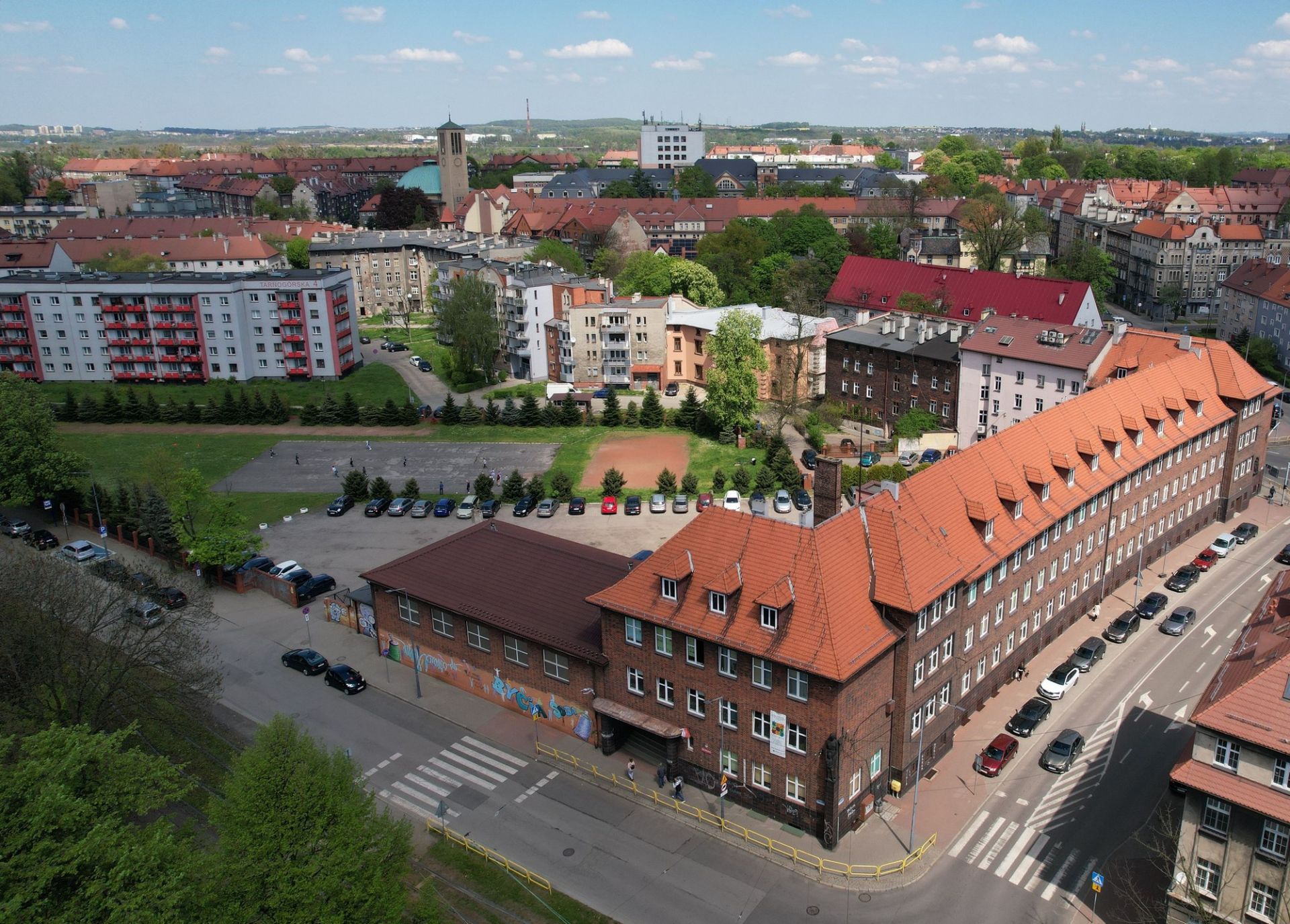 Na terenie Szkoły Podstawowej Mistrzostwa Sportowego przy ul. Tarnogórskiej powstanie plac zabaw i sportowa strefa