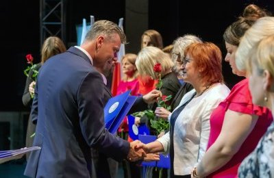 Prezydent nagrodził nauczycieli i dyrektorów