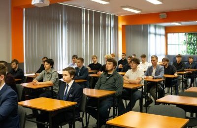 Przyszli inżynierowie uczą się w Bytomiu