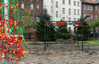 Przy ul. Tarnogórskiej powstaje plac zabaw i stre
