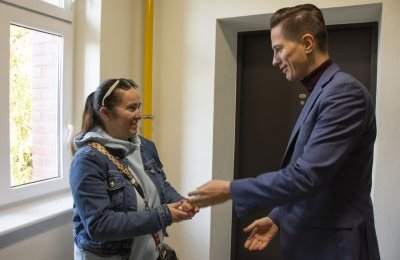 Nowi lokatorzy z ul. Piłsudskiego 36 odebrali klu