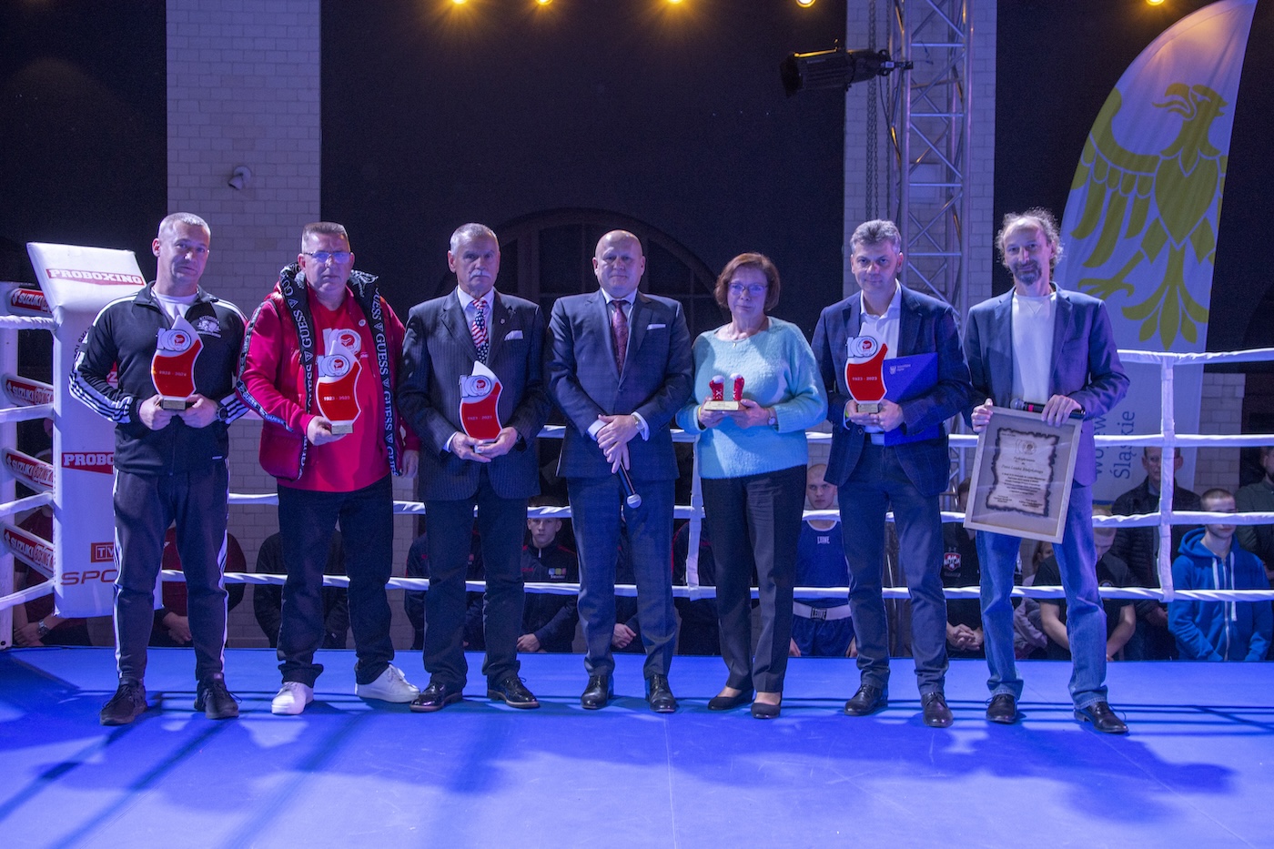Prezes Polskiego Związku Bokserskiego Grzegorz Nowaczek uhonorował osoby, które promują boks olimpijski 