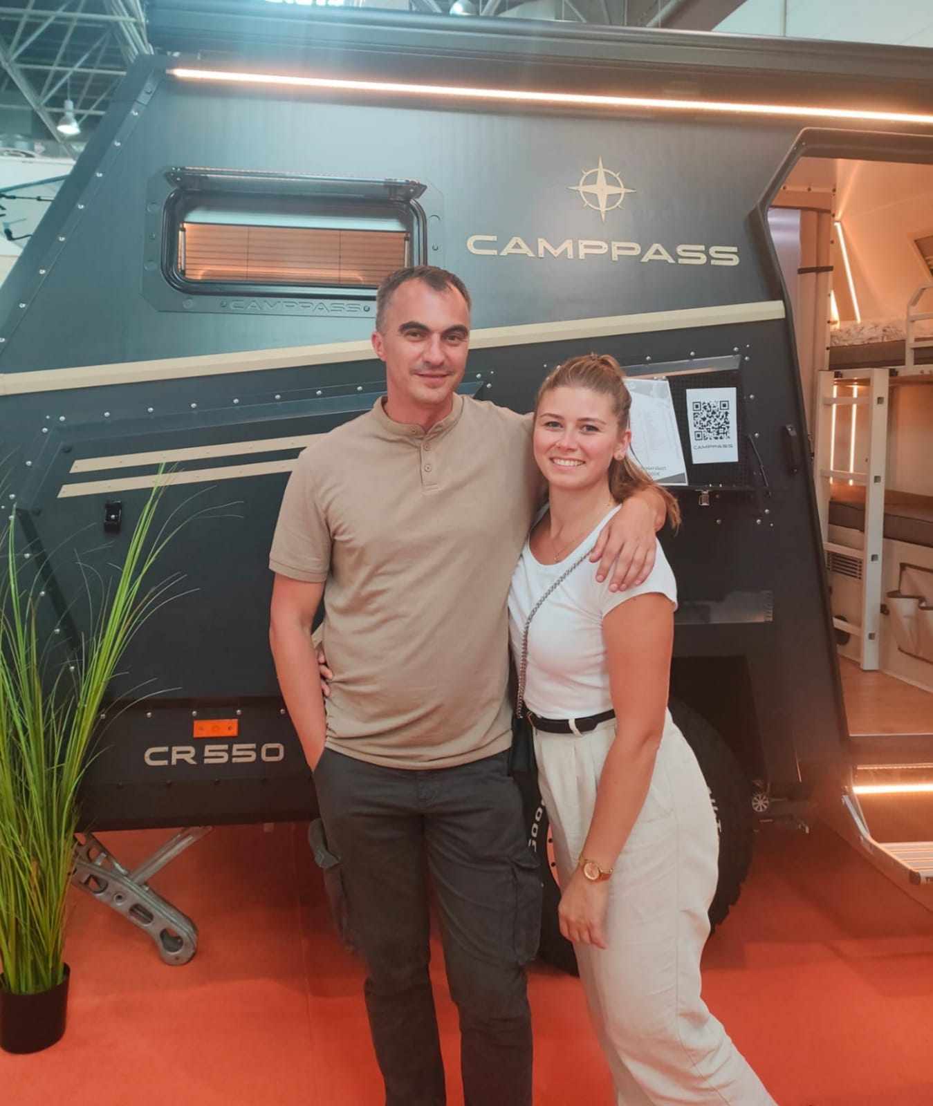 Dariusz Skica  z partnerką Dominiką na targach turystycznych 