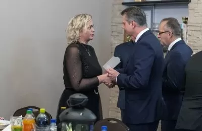 Prezydent połamał się opłatkiem z mieszkańcam