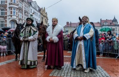 Orszak Trzech Króli przeszedł ulicami miasta pod