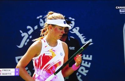 Magdalena Fręch w 1/8 finału turnieju WTA w Duba