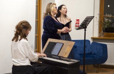 Operowo instrumentalna uczta w pałacu