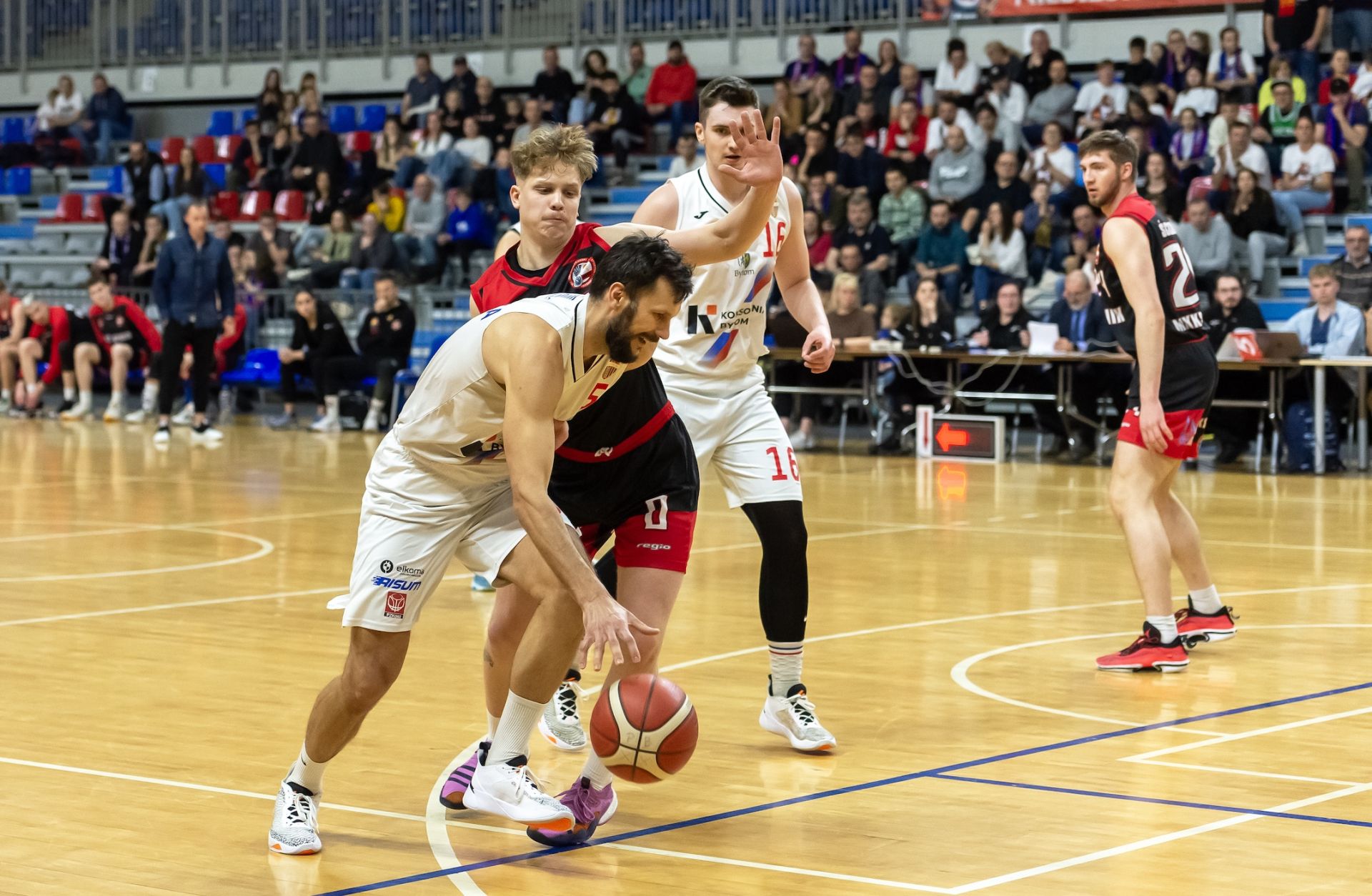 Koszykarze z pozycji lidera grupy C przystępują do gry w play-off Koszykarze z pozycji lidera grupy C przystępują do gry w play-off