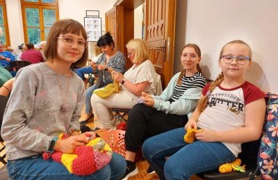 Dziergają dla kotów i psów z bytomskiego schron
