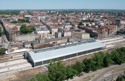 Nowe poszycie dachu hali peronowej dworca PKP praw