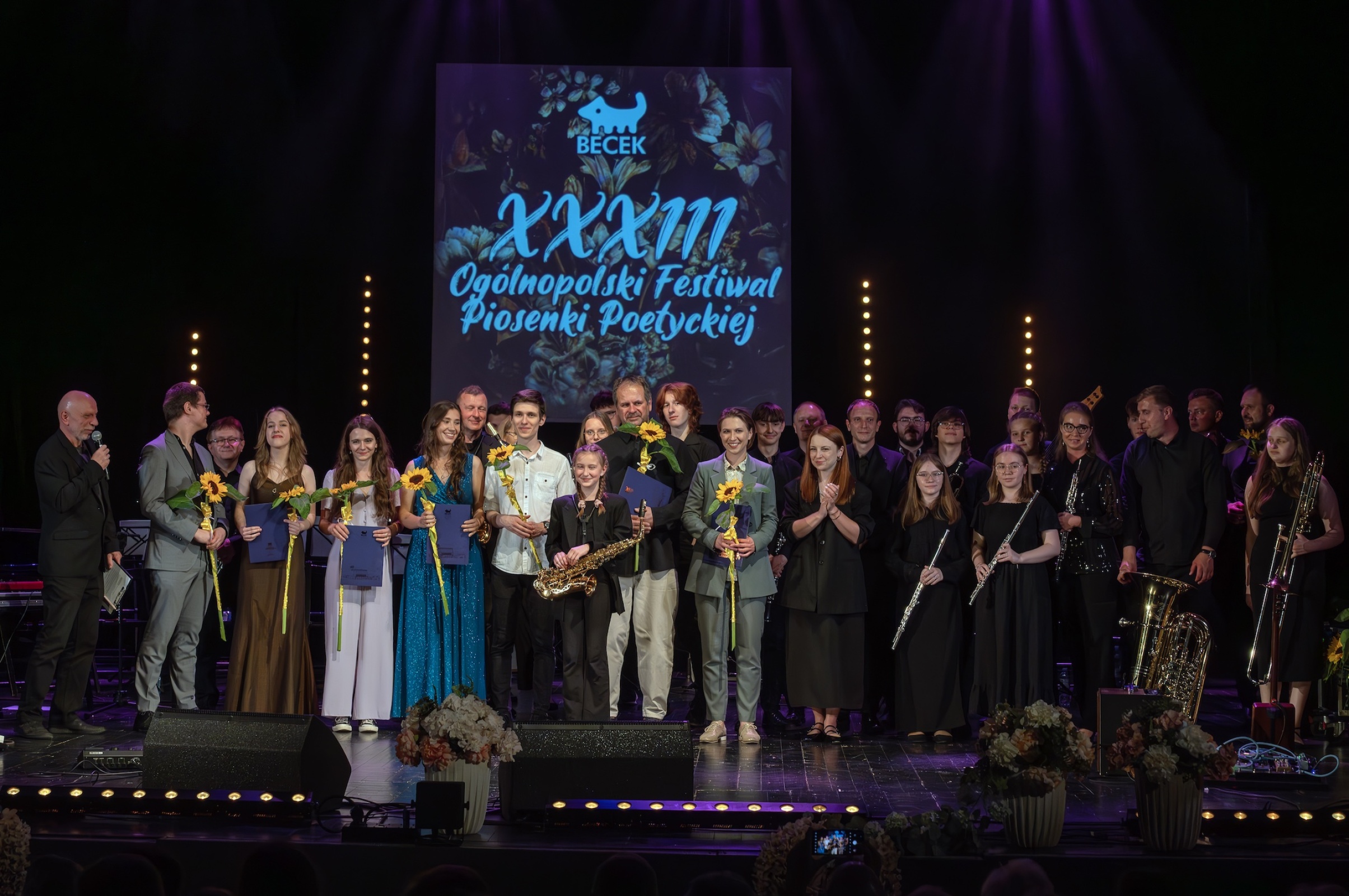 Koncert laureatów Ogólnopolskiego Festiwalu Piosenki Kwiaty na kamieniach