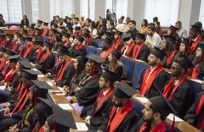 Wręczenie dyplomów studentom Kijowskiego Uniwers
