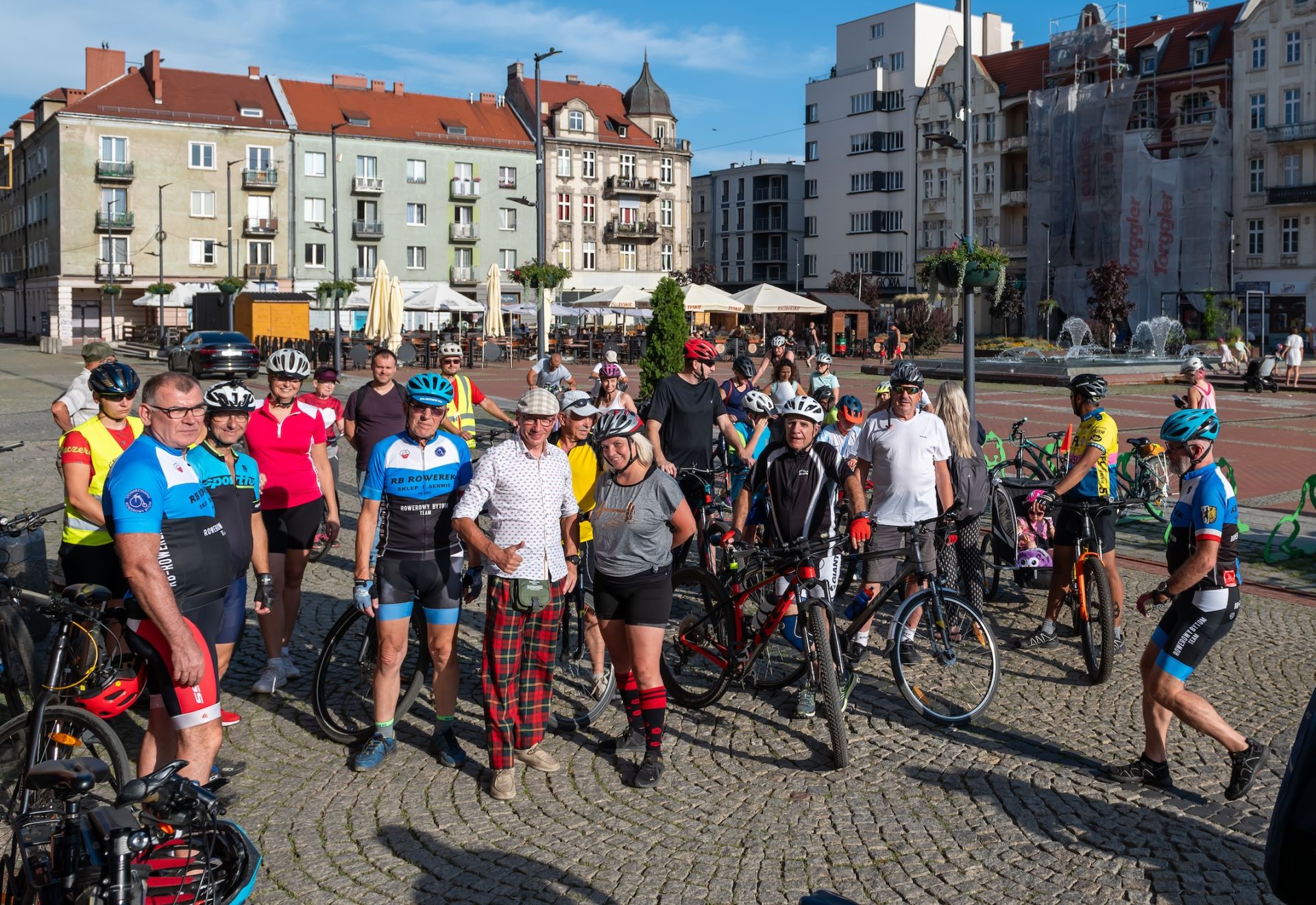 Miłośnicy jednośladów spotkali się na Rynku skąd wyruszyli w trasę po mieście