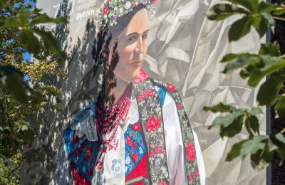 Rozbarczanka ozdobiła ścianę kamienicy przy ul.