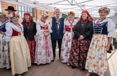 Święto Rozbarku - ponad 400 osób w strojach reg