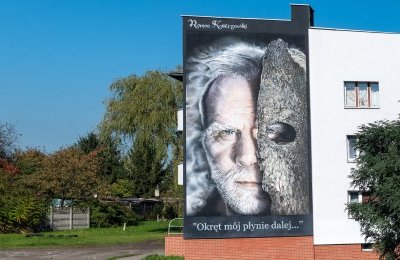 Śmieszny Czort spogląda na Karb