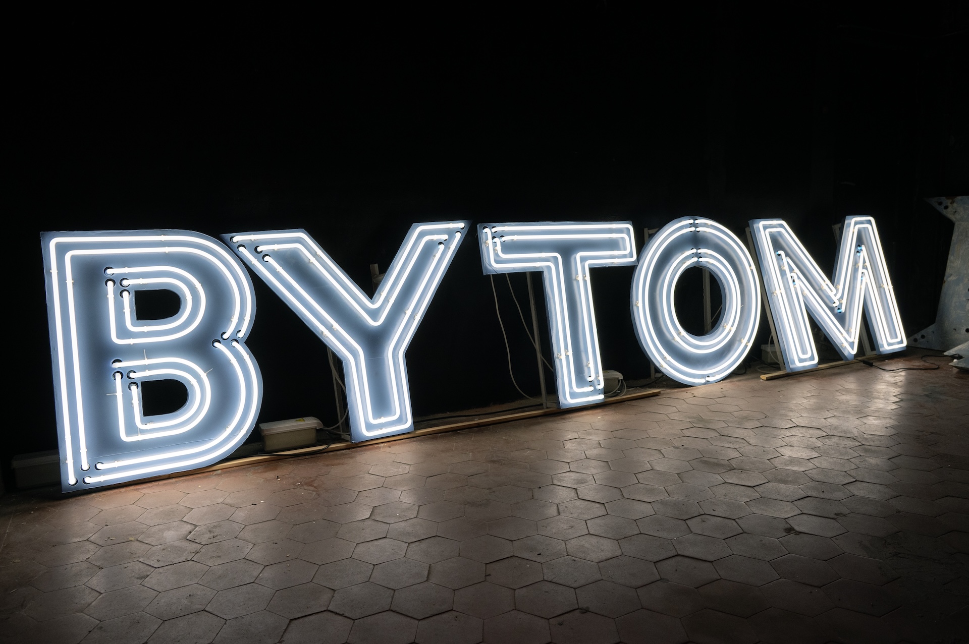 Odrestaurowany neon Bytom
