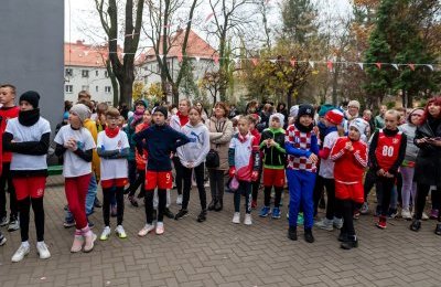 Uczniowie pobiegli z okazji Narodowego Święta Ni