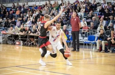 Koszykarze Polonii Bytom niepokonani