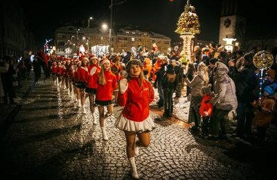 Rynek z paradą i kolędowaniem podczas Bytomskieg