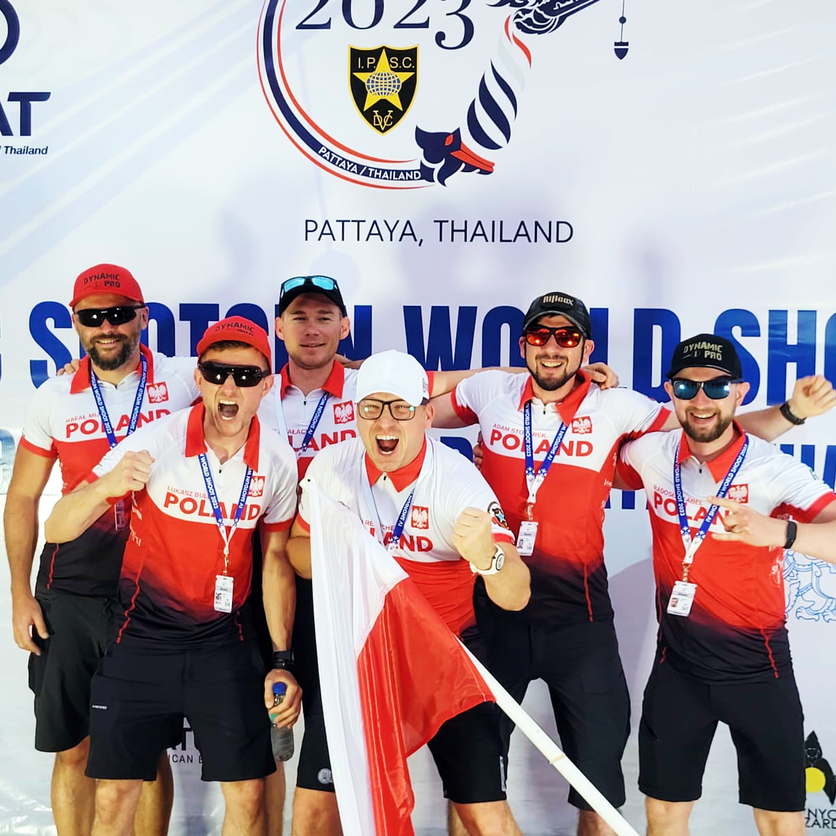 W reprezentacji Polski na Mistrzostwach Świata w Tajlandii Szymon Rednchen drużynowo wywalczył brązowy medal W reprezentacji Polski na Mistrzostwach Świata w Tajlandii Szymon Rednchen drużynowo wywalczył brązowy medal