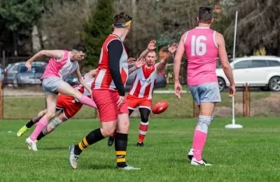 Futbol australijski na stadionie Rozbarku