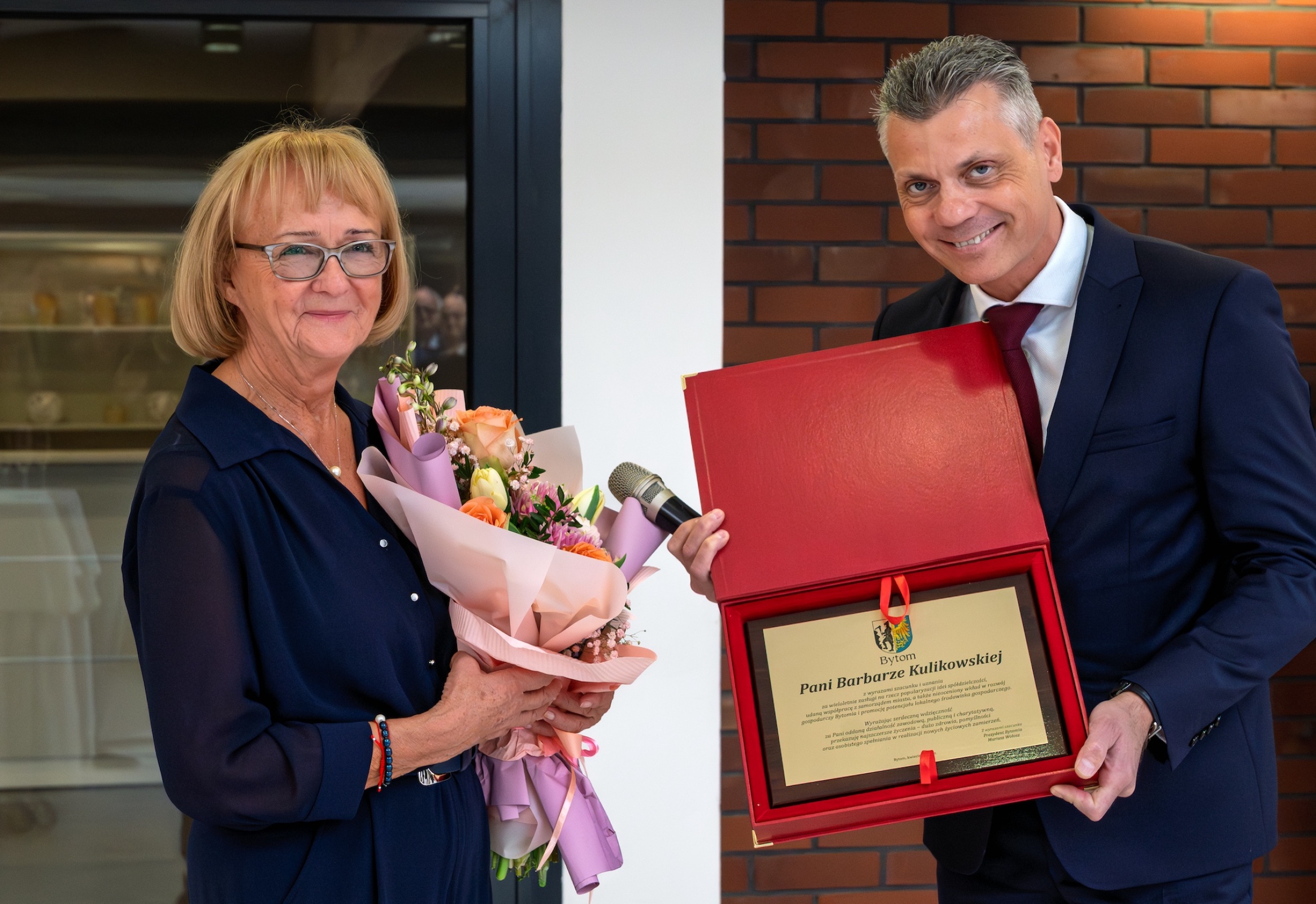 Barbara Kulikowska i prezydent Mariusz Wołosz