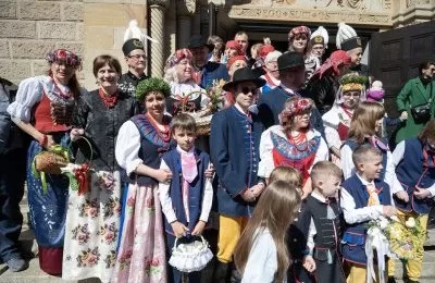 W Rozbarku święcili pokarmy w tradycyjnych stroj