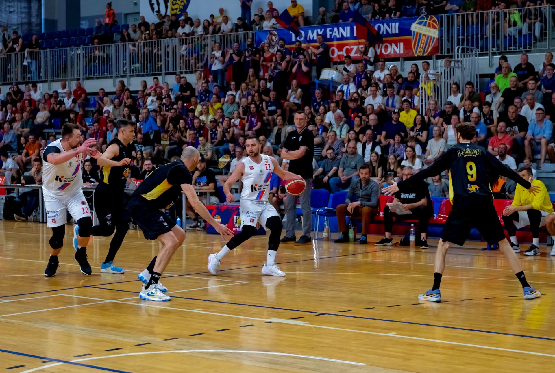 Koszykarze Polonii przegrali w Hali na Skarpie z zespołem RJ House Legion Legionowo 83:91
