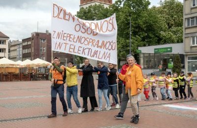 Bo godność ma kolor pomarańczowy