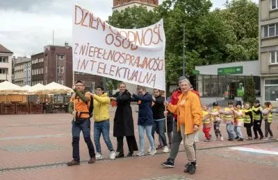 Bo godność ma kolor pomarańczowy