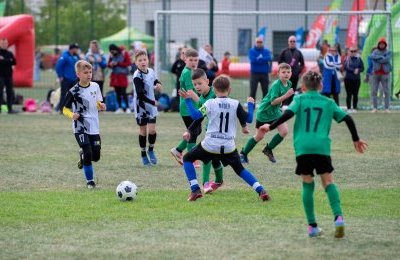 Młodzi adepci piłki nożnej walczą o Puchar Tym