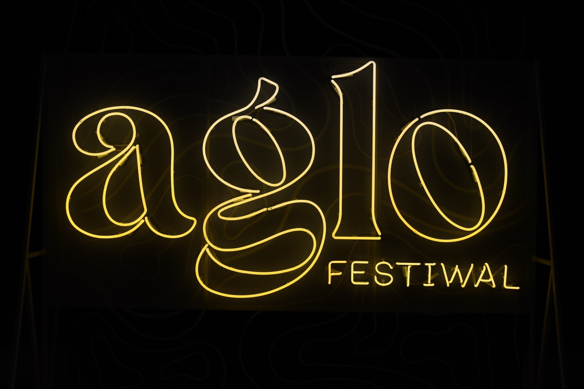 Zdjęcie neonu Aglo Festiwalu