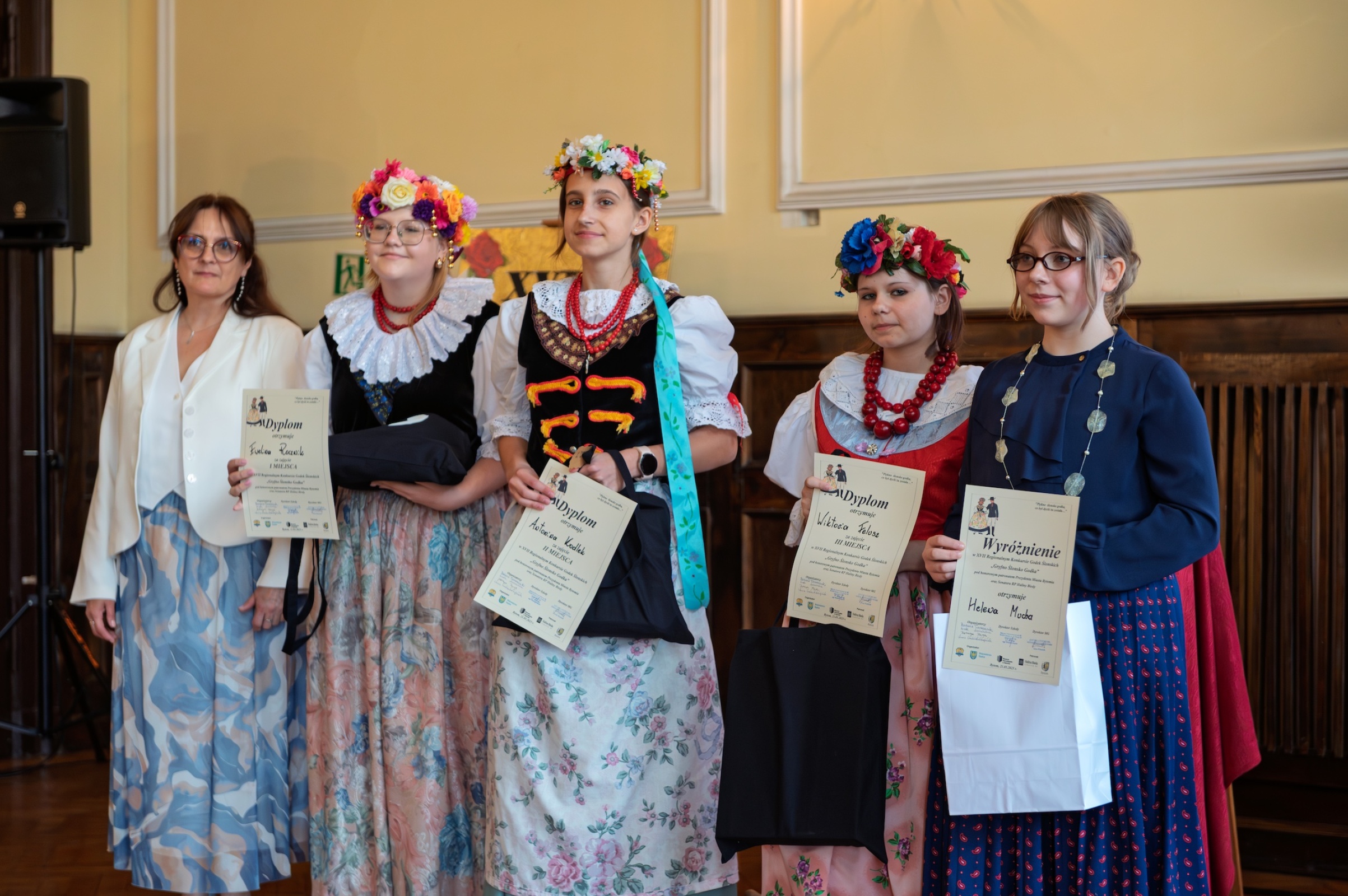 Uczestniczki Regionalnego Konkursu Godek Ślonskich