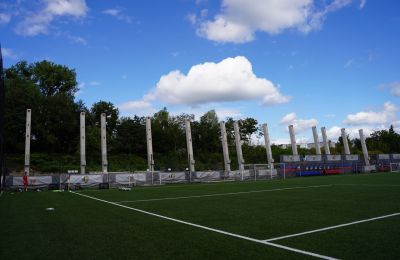 Powstaje nowa trybuna na obiekcie piłkarskim Polo